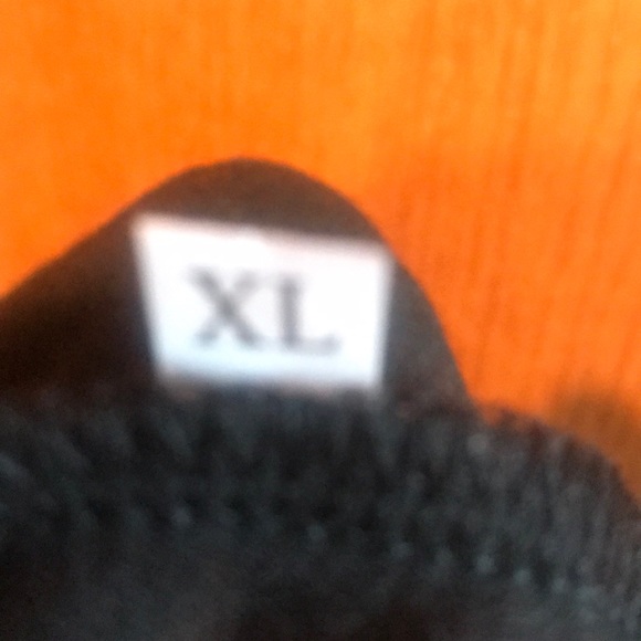 Fahionable  shirt with cross cross design - Picture 4 of 4